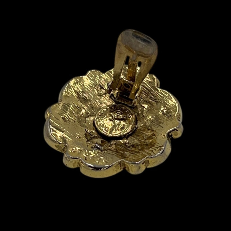 CHANEL gold plated alloy clip-on earring (single piece)