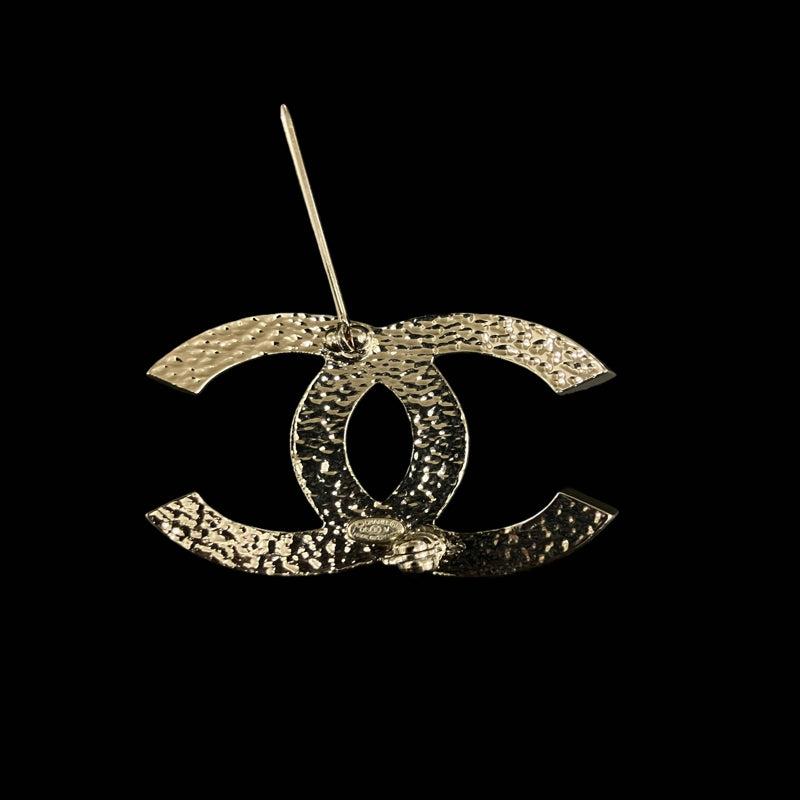 CHANEL brooch, faux pearl, silver-tone alloy hardware, logo design