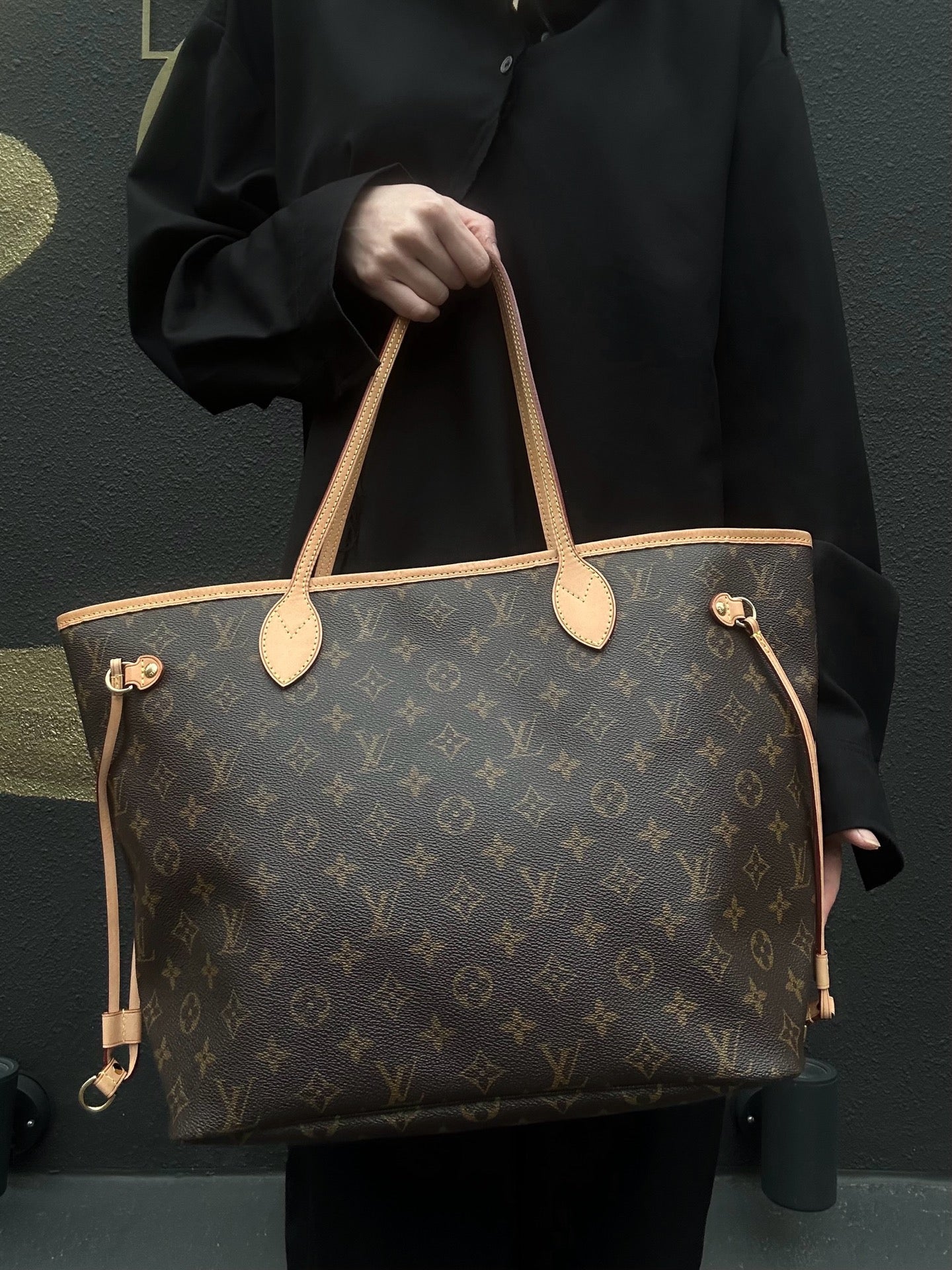 LOUIS VUITTON Neverfull MM Tote Bag in Brown Monogram Canvas with E·S Initials