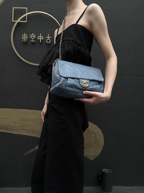CHANEL Matelasse Shoulder Bag Calfskin Navy Blue Gold Hardware