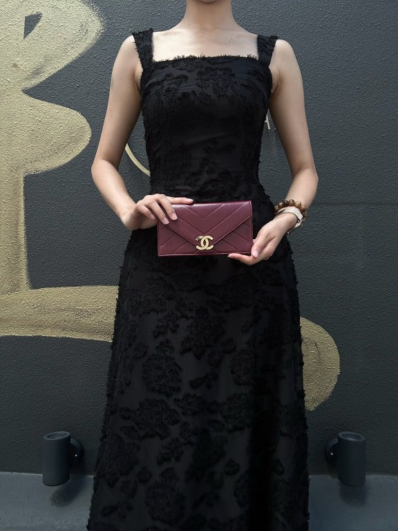 CHANEL Chevron V-stitch Red Calfskin Leather Flap Chain Crossbody Bag With Gold Hardware