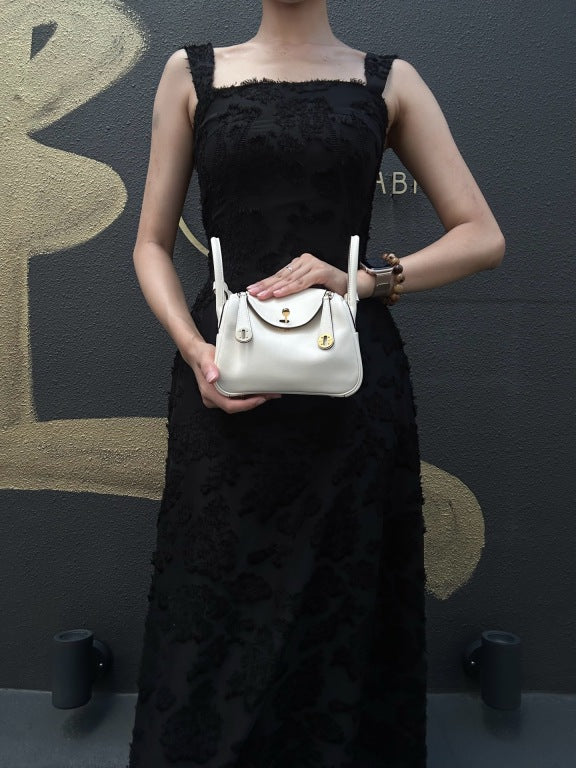 HERMES Lindy Off-white Calfskin Leather Flap Crossbody Handbag With Gold Hardware