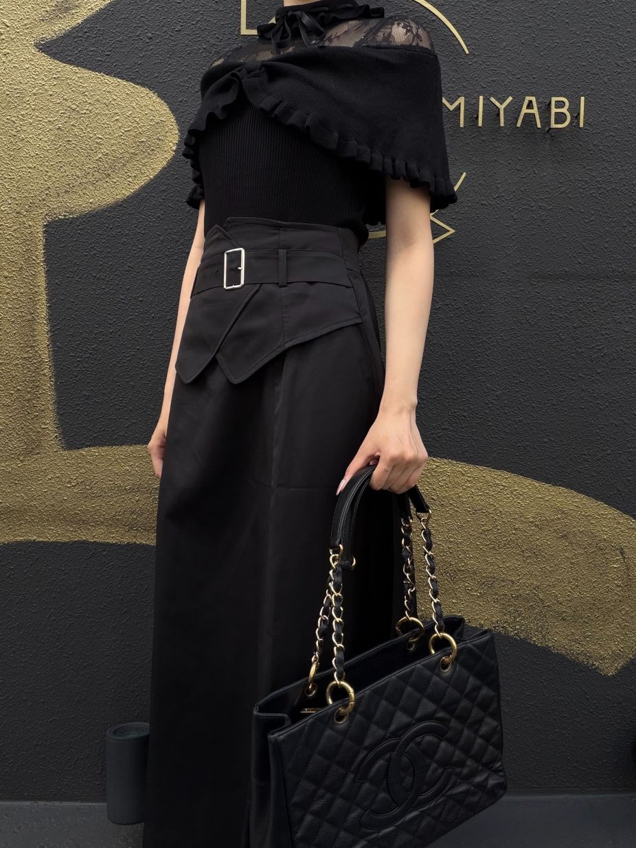 CHANEL Grand Shopping Tote GST Caviar Skin Quilted Shoulder Bag Black Grained Calfskin CC Logo Stitching Gold Chain Hardware Spacious Commute Classic Timeless Iconic Vintage Bag