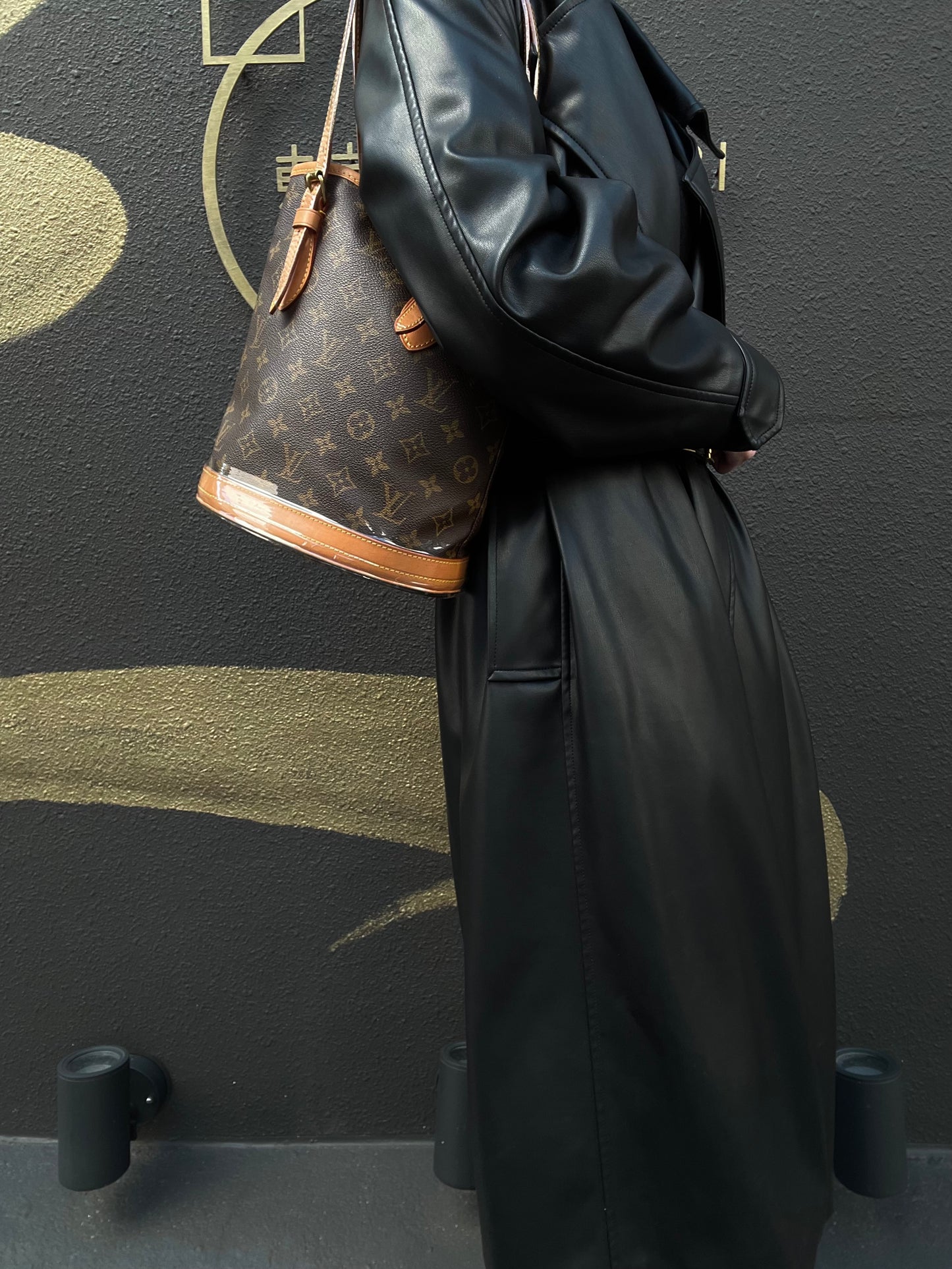 LOUIS VUITTON Monogram Brown Bucket Shoulder Bag with Pouch & Dust Bag
