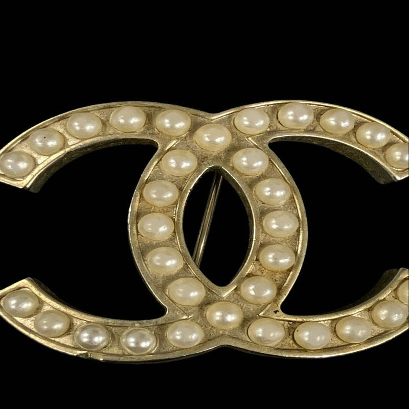 CHANEL Brooch, Faux Pearl, Gold-Tone Hardware | CHANEL Gold Alloy Pearl Logo Brooch