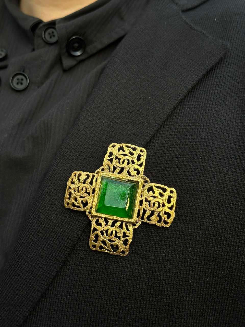 CHANEL Coco Mark Brooch with Green Stone, Gold-Plated Alloy, Brooch