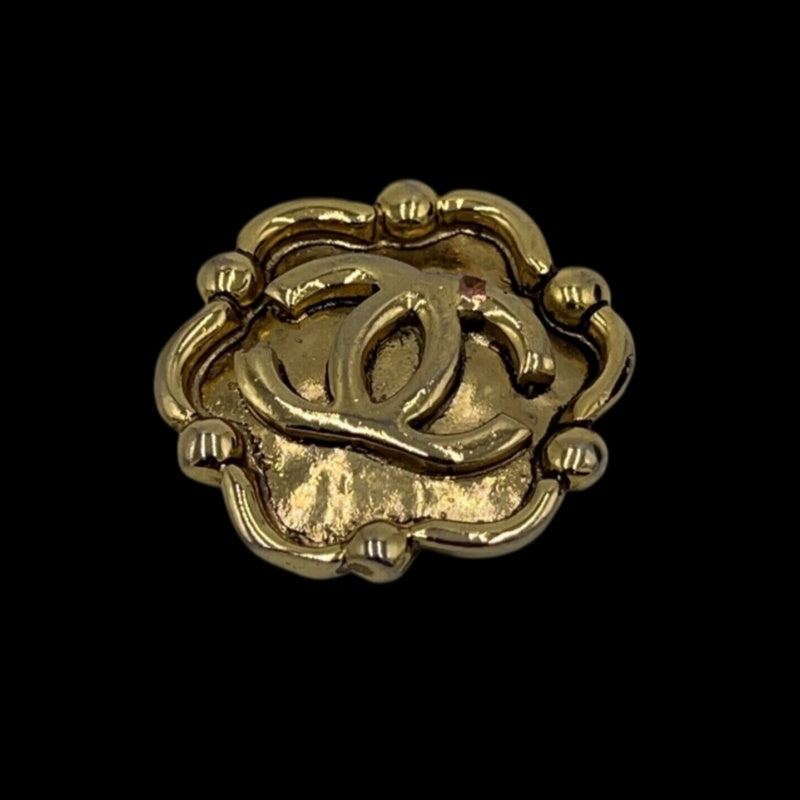 CHANEL gold plated alloy clip-on earring (single piece)