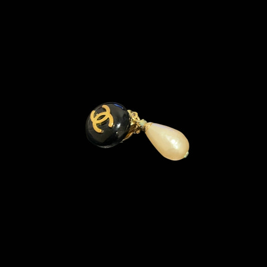 CHANEL Single Clip-On Earring Alloy