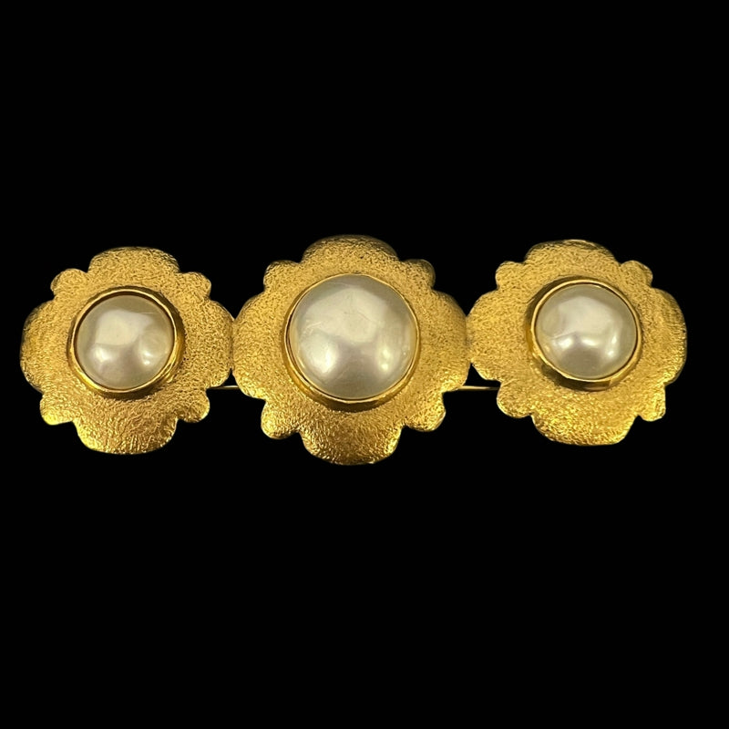 CHANEL Fake Pearl Flower Brooch Gold Tone Alloy