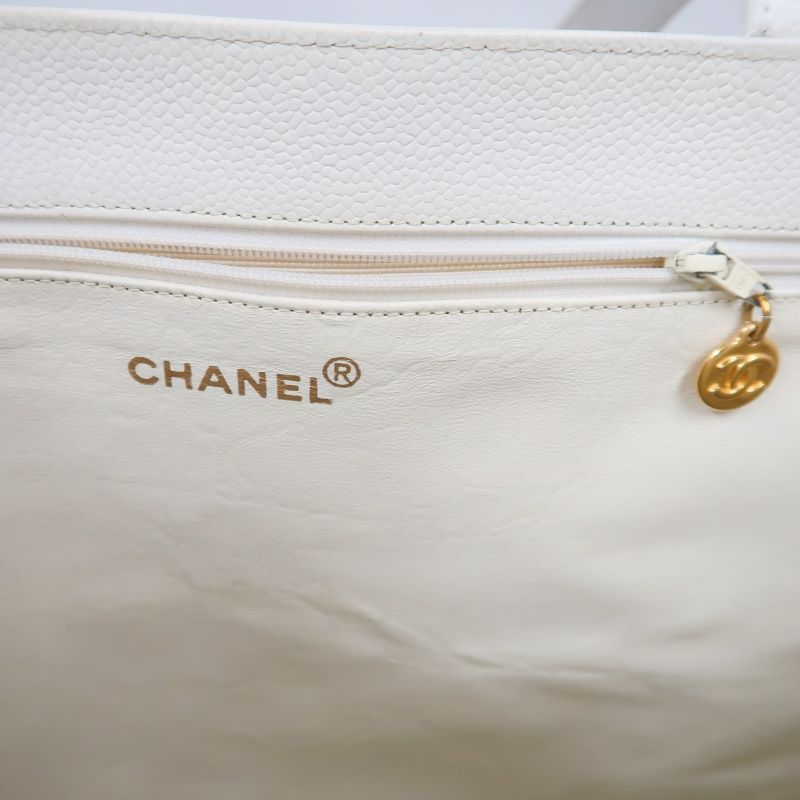 CHANEL White Caviar Leather Tote Shoulder Bag with Interlocking CC Logo