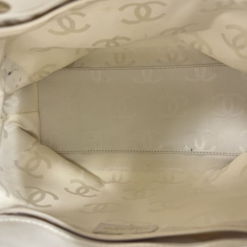 CHANEL White Calfskin Drawstring Tote Shoulder Bag with Dust Bag