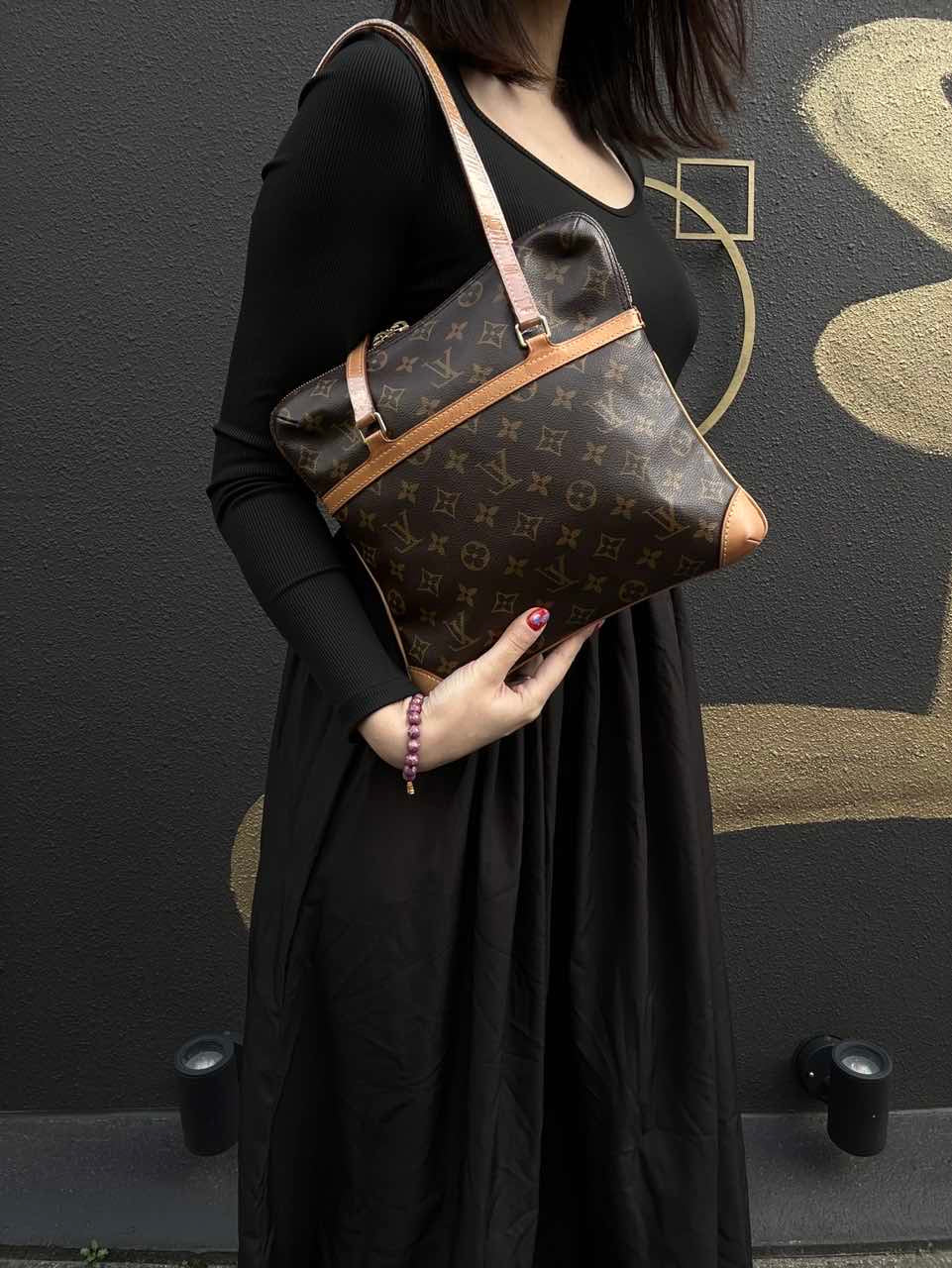 Louis Vuitton Coussin GM Monogram Shoulder Bag (Horn-Shaped, Top-Handle Style)