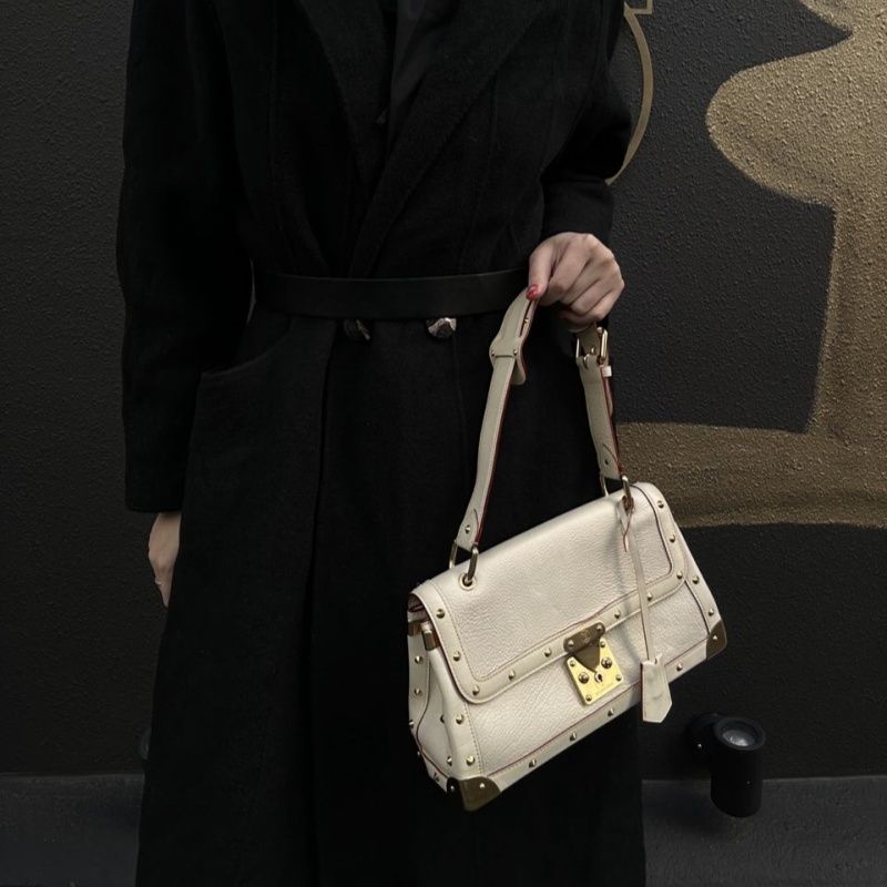 LOUIS VUITTON M91823 Beige White Suhali Tarantule Armpit Bag, Gold Hardware, Rivets Limited Edition, 2 Keys & Clochette