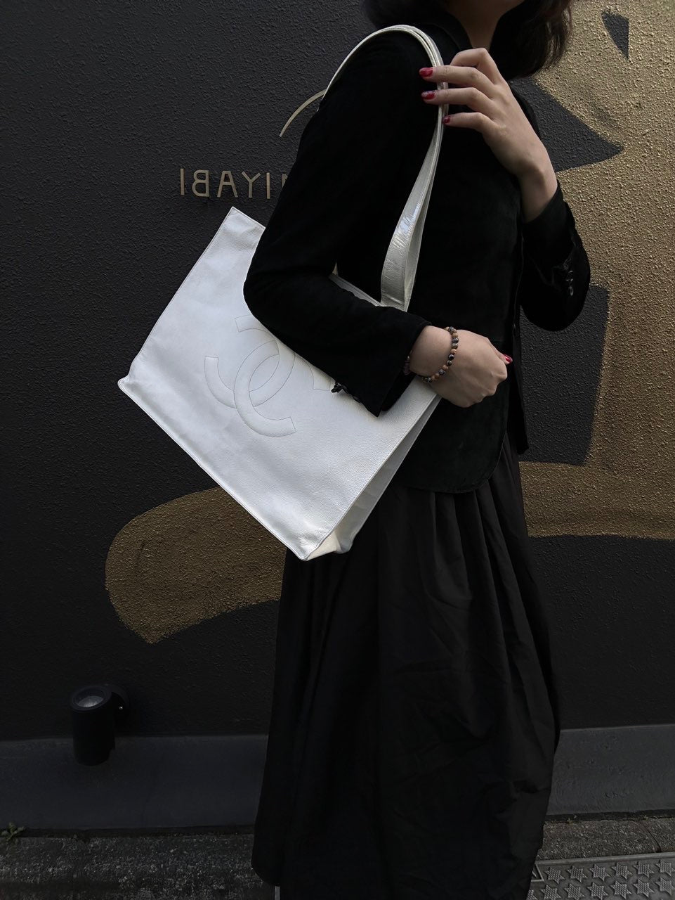 CHANEL White Caviar Leather Tote Shoulder Bag with Interlocking CC Logo