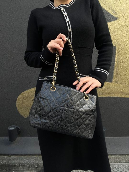 CHANEL GST Chain Shoulder Bag, Caviar Leather , Black with Gold Hardware, Laser Serial Sticker Included