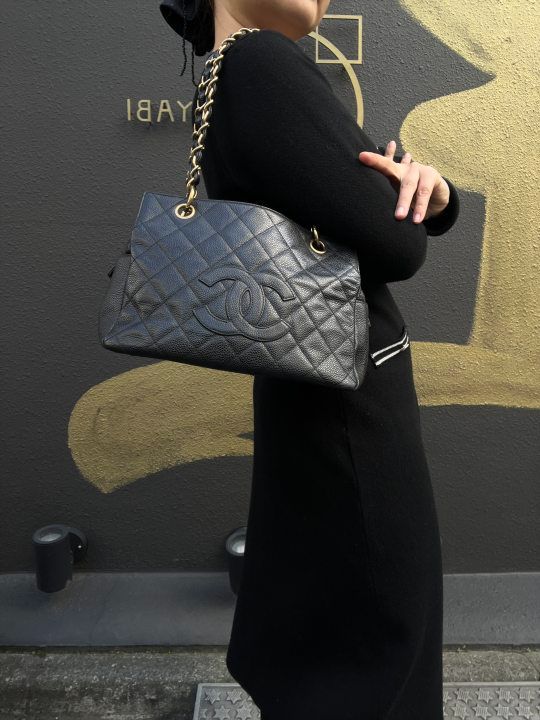 CHANEL GST Chain Shoulder Bag, Caviar Leather , Black with Gold Hardware, Laser Serial Sticker Included
