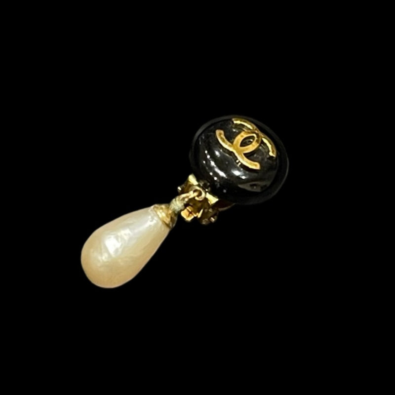 CHANEL Single Clip-On Earring Alloy