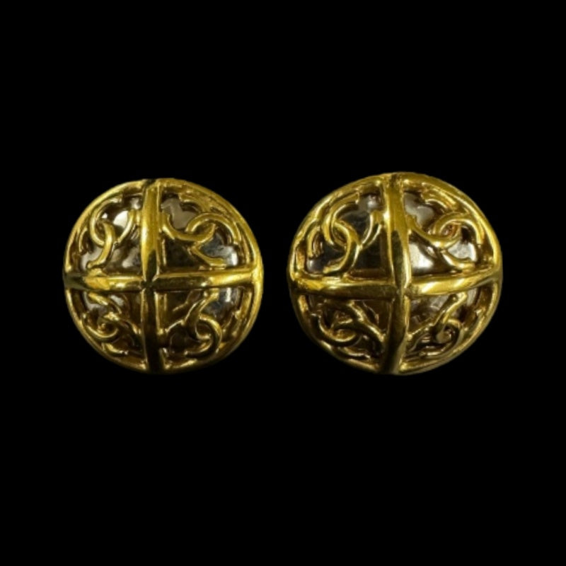 Chanel ear clips, CC logo, gold hardware, with box, alloy material
