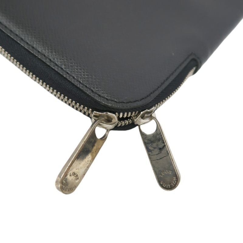 LOUIS VUITTON (LV) Taiga Leather Tie Case, Black