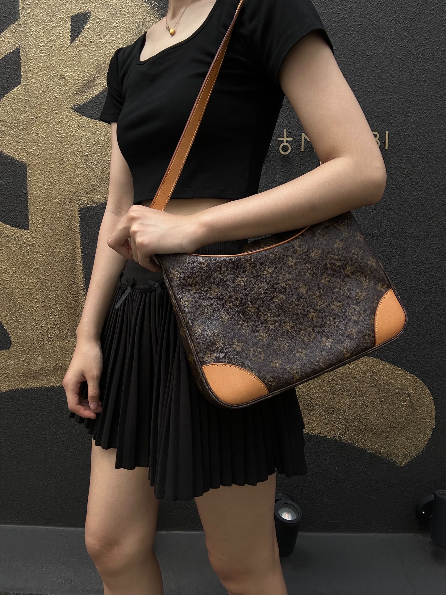 LOUIS VUITTON Blois 30 Monogram Brown Shoulder Bag - Coated Canvas