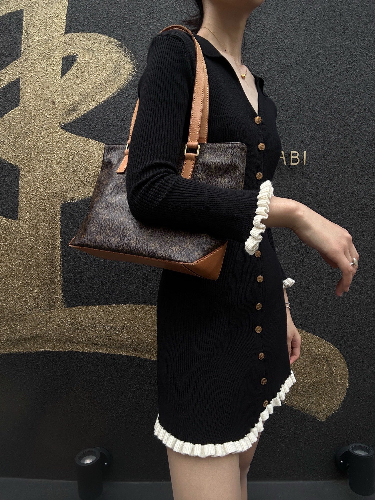 LOUIS VUITTON Monogram Capucines Piano Vertical Shoulder Bag | LV Vivian