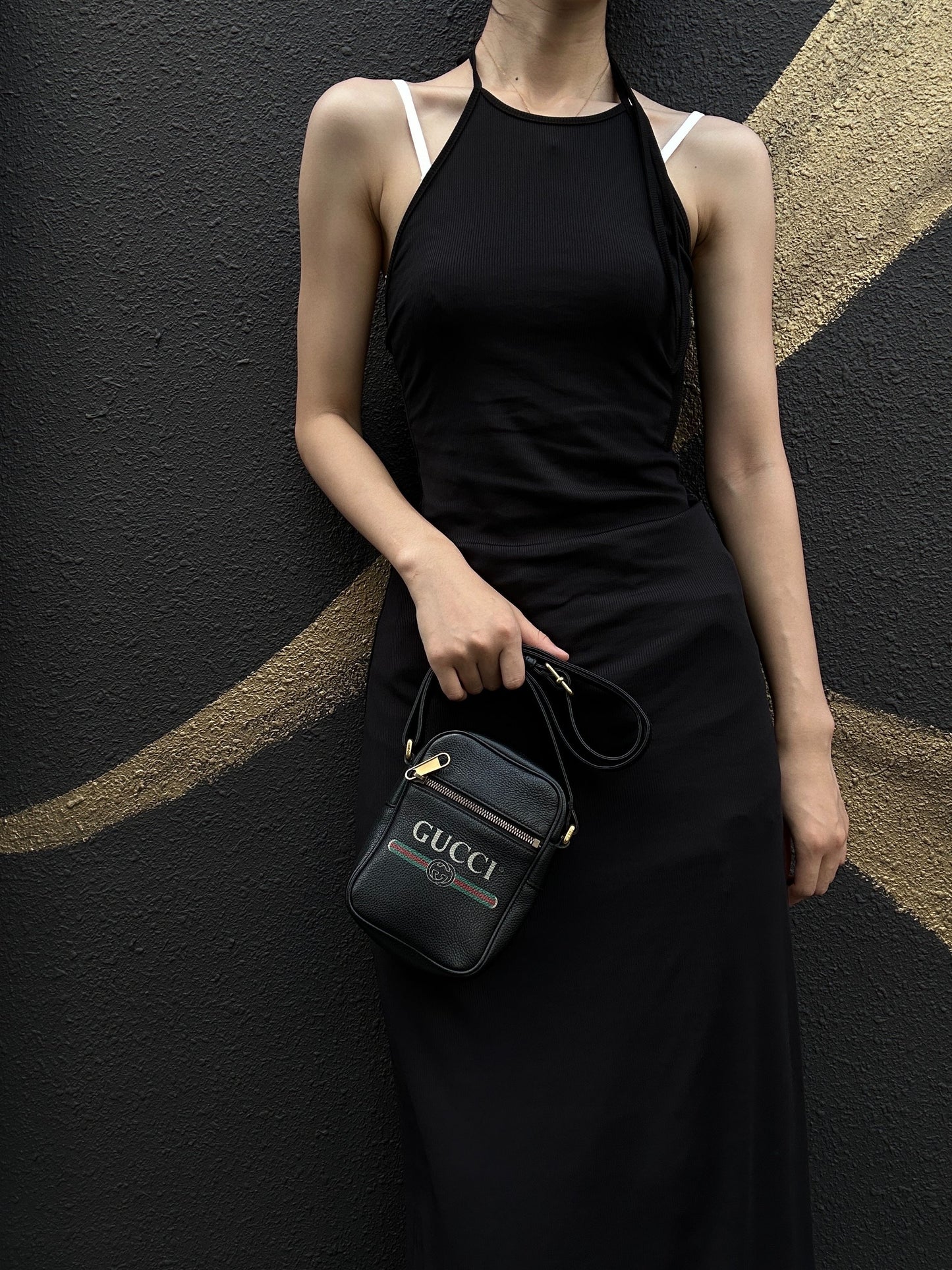 GUCCI Black Cowhide Vintage Logo Crossbody Shoulder Bag