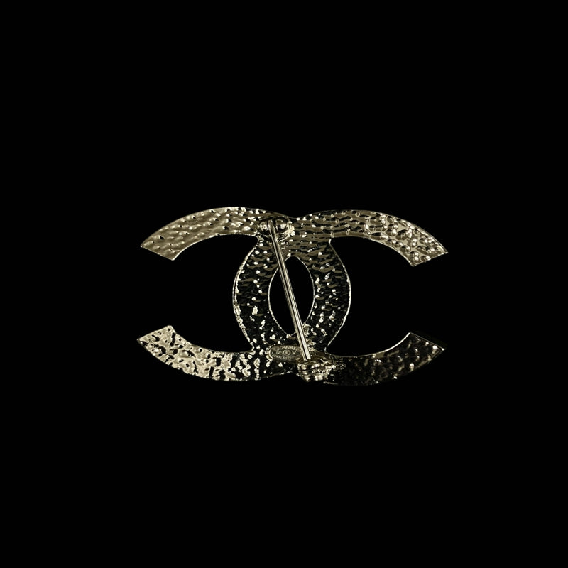 CHANEL brooch, faux pearl, silver-tone alloy hardware, logo design