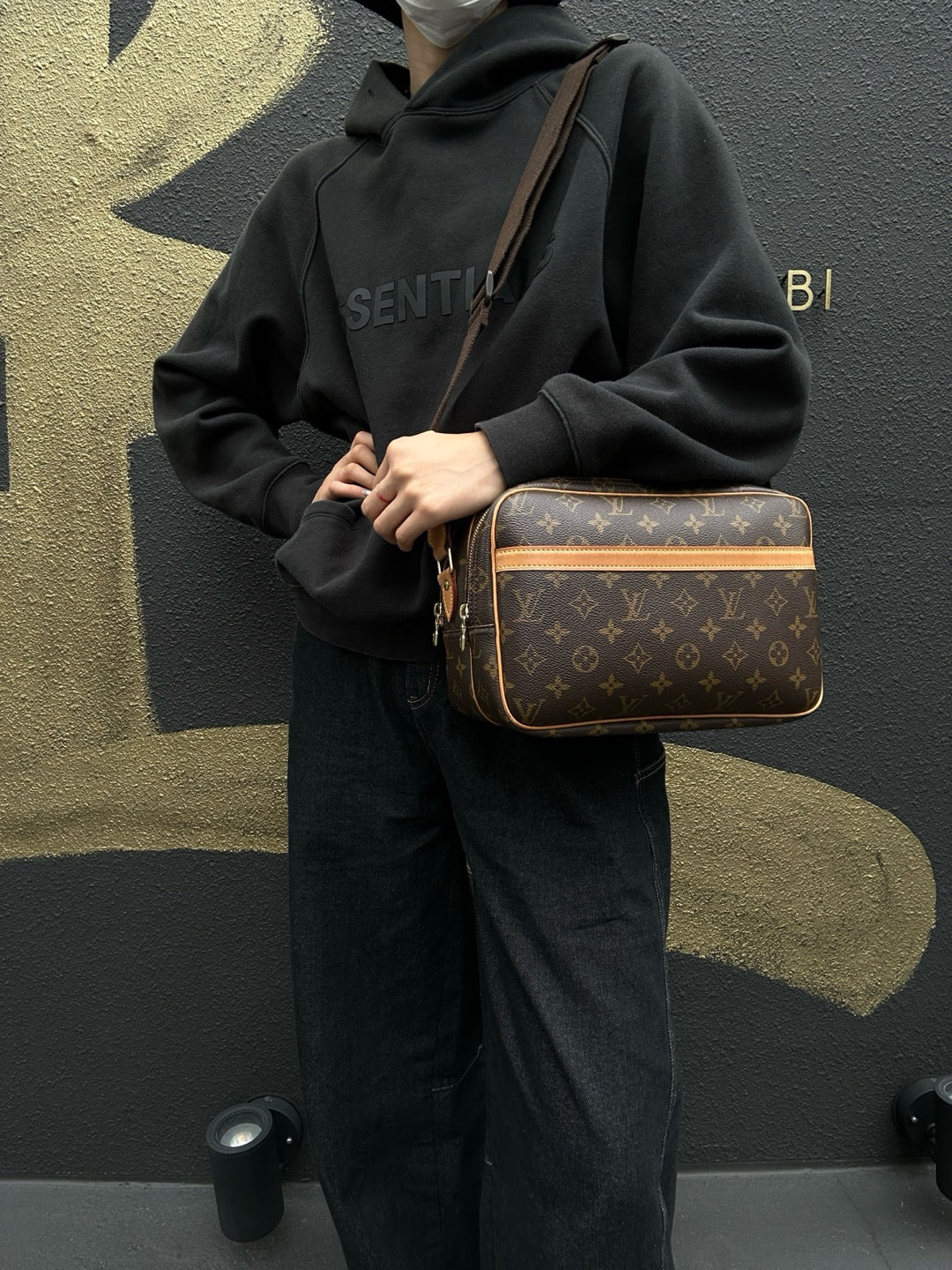 LOUIS VUITTON Monogram Reporter PM Brown Shoulder Crossbody Bag (Coated Canvas)