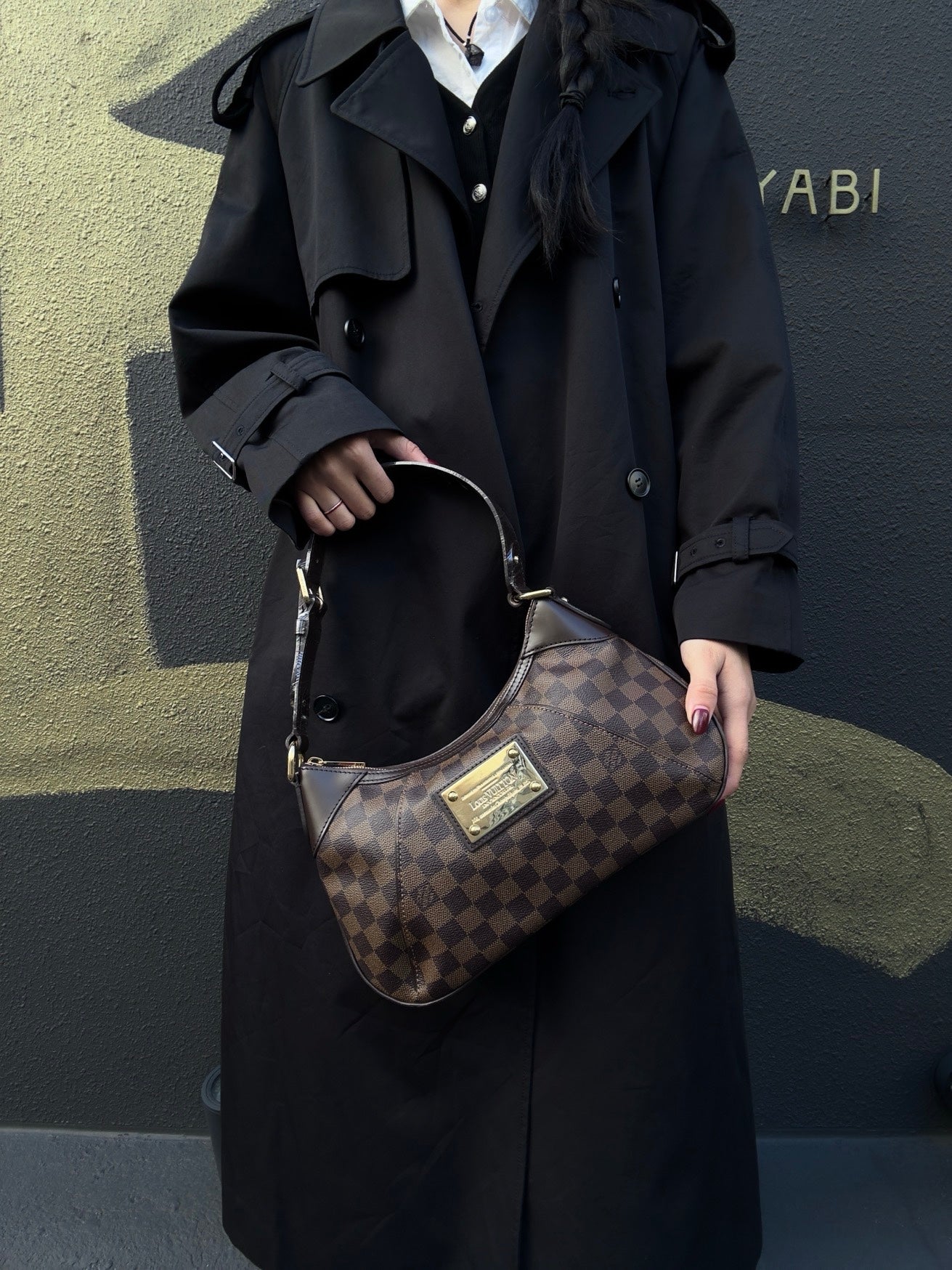 LOUIS VUITTON Damier Ebene Thames Shoulder Bag (With Dust Bag, Coated Canvas)
