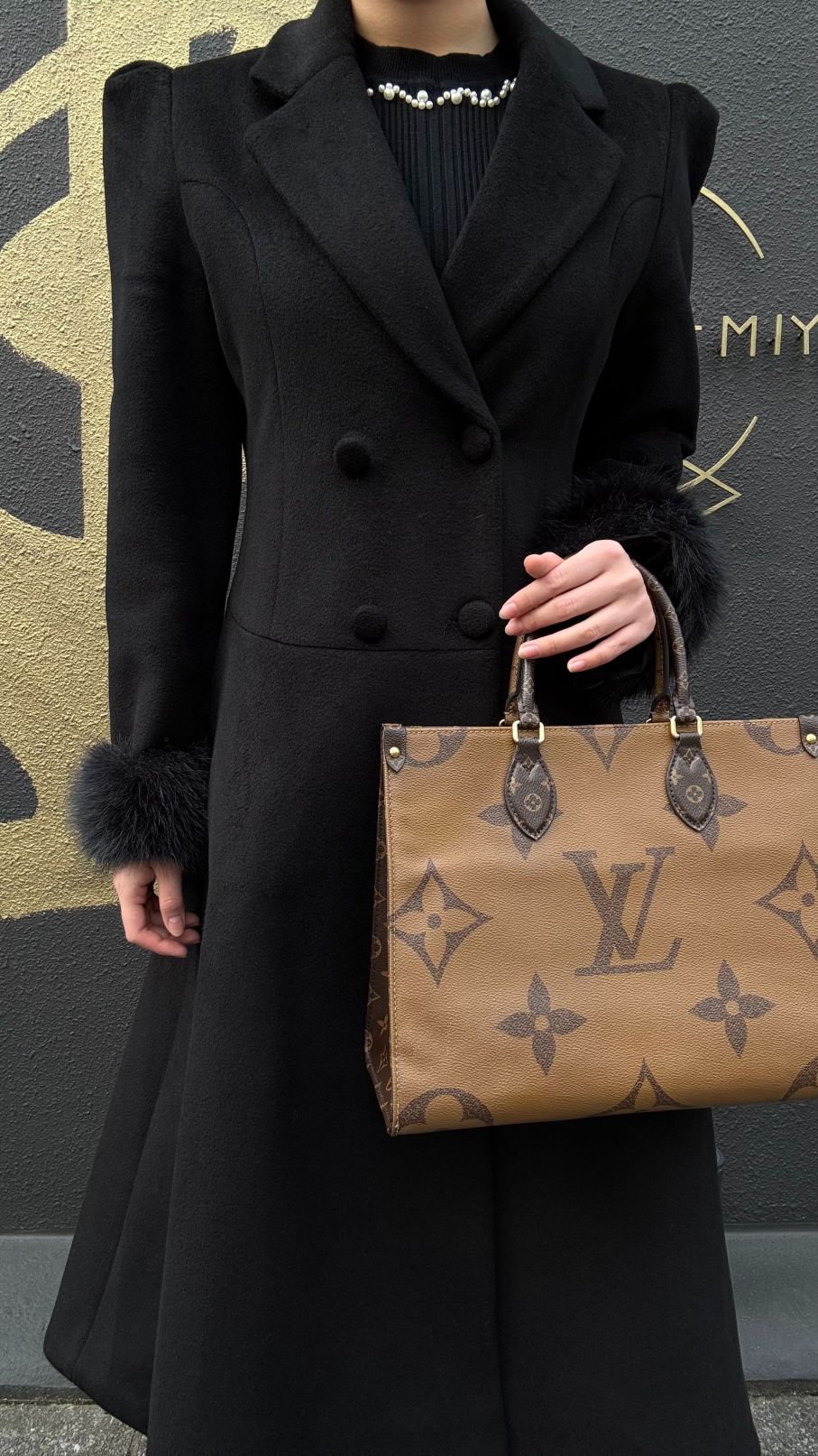 Louis Vuitton OnTheGo Tote Bag Monogram Reverse Brown / Monogram PVC