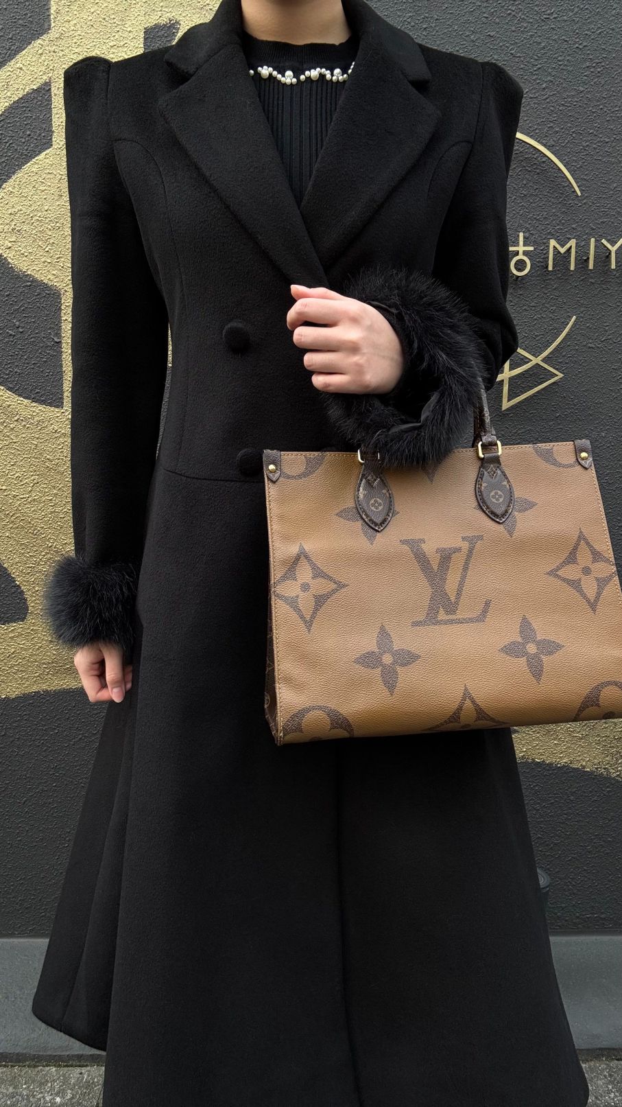 Louis Vuitton OnTheGo Tote Bag Monogram Reverse Brown / Monogram PVC