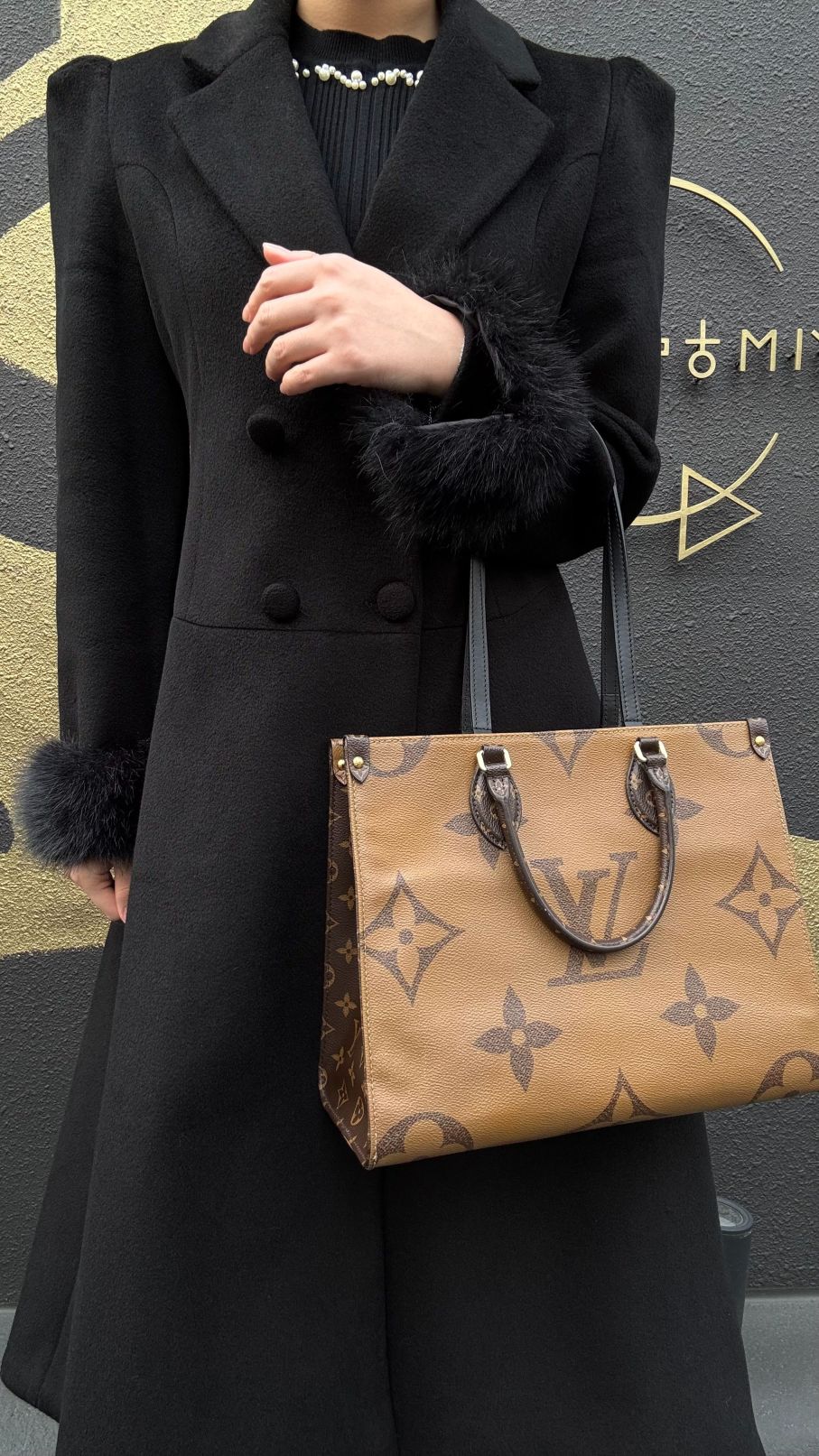 Louis Vuitton OnTheGo Tote Bag Monogram Reverse Brown / Monogram PVC