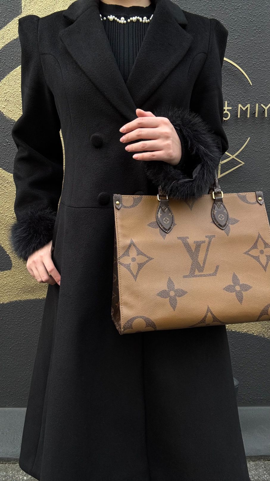 Louis Vuitton OnTheGo Tote Bag Monogram Reverse Brown / Monogram PVC