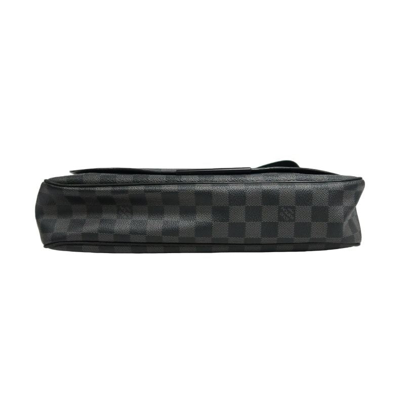 LOUIS VUITTON Damier Graphite Daniel MM Messenger Bag