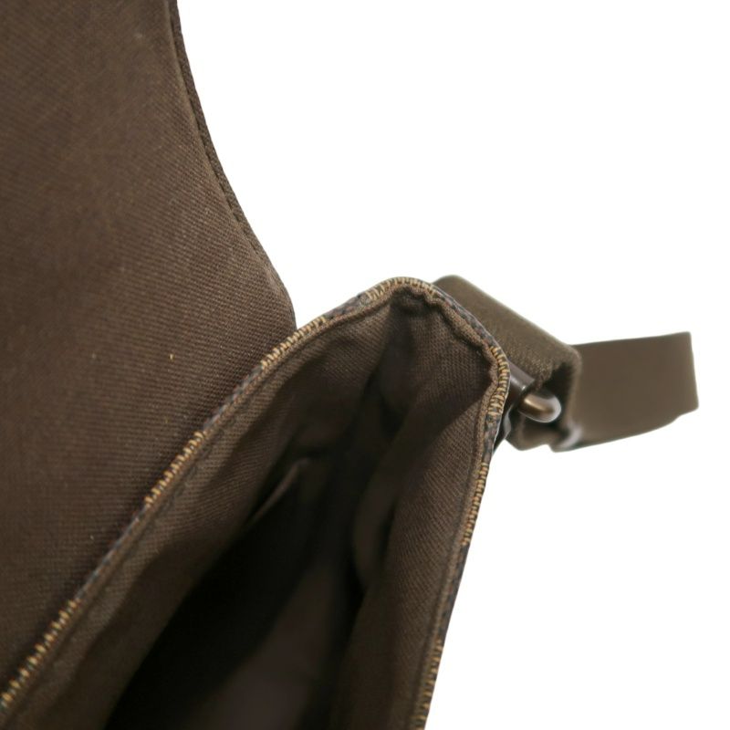 LOUIS VUITTON Damier Ebene District Messenger Bag