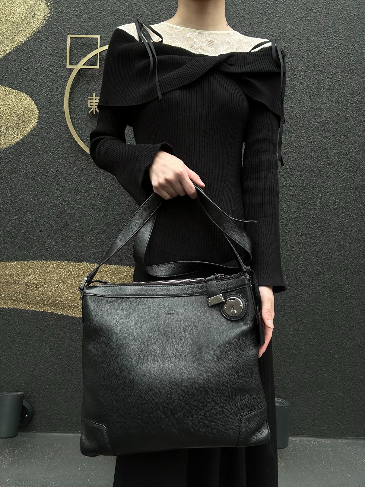GUCCI Shoulder Bag Black with Lock, 2 Keys and Dust Bag