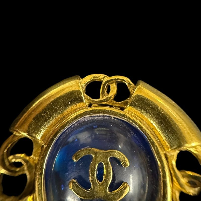 CHANEL Gold-tone Metal Fittings, Black Accent, Gold Alloy Logo Ear Clips