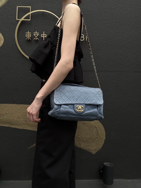 CHANEL Matelasse Shoulder Bag Calfskin Navy Blue Gold Hardware