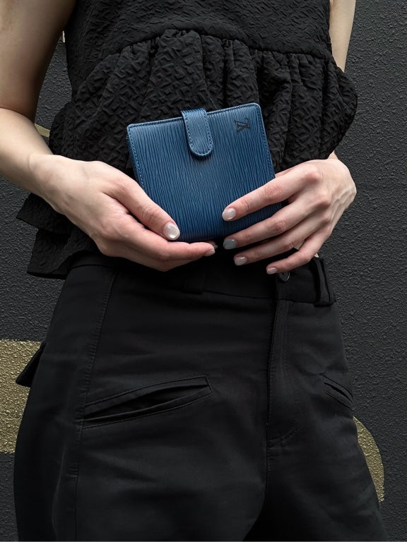 LOUIS VUITTON Epi Leather Porte-Billets Wallet Blue