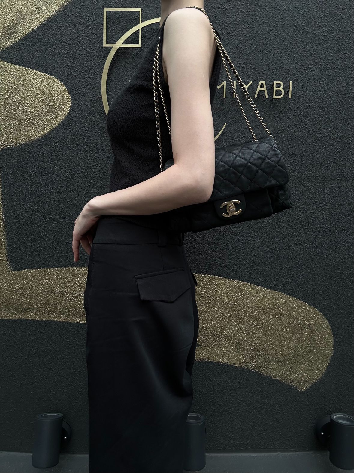 CHANEL Matelassé Calfskin Shoulder Bag Black Gold-Tone Hardware