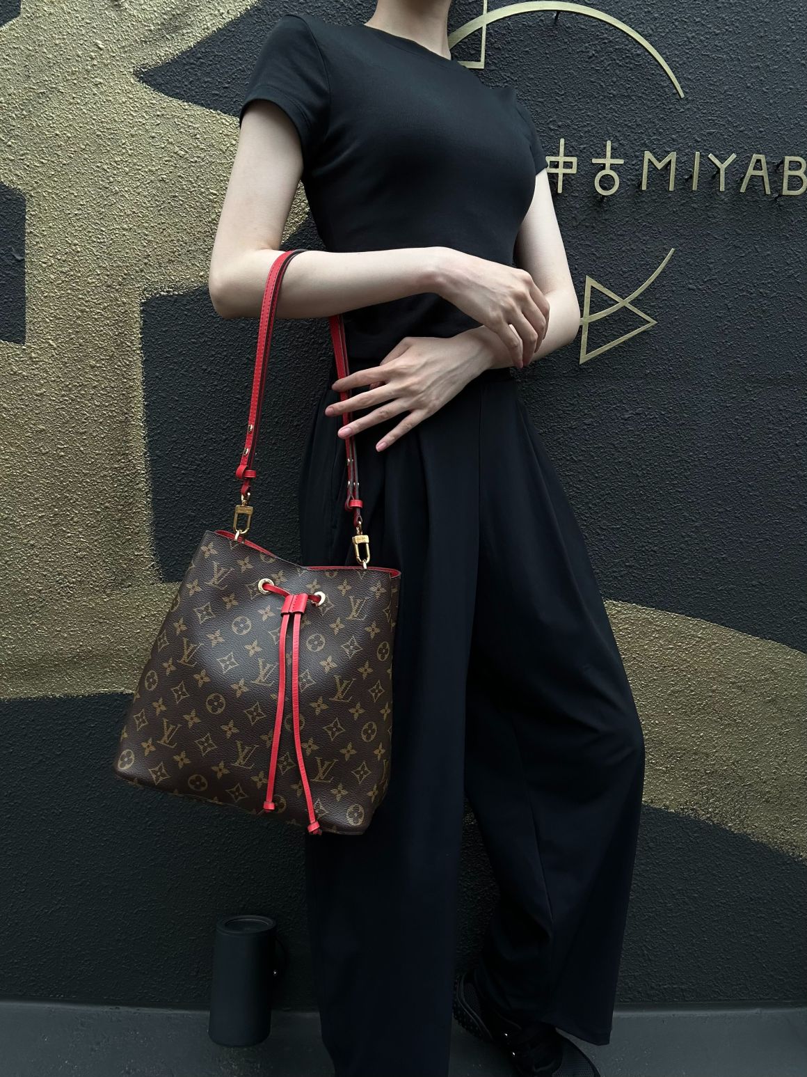 LOUIS VUITTON NeoNoe Monogram Drawstring Bucket Shoulder Bag Brown Red PVC