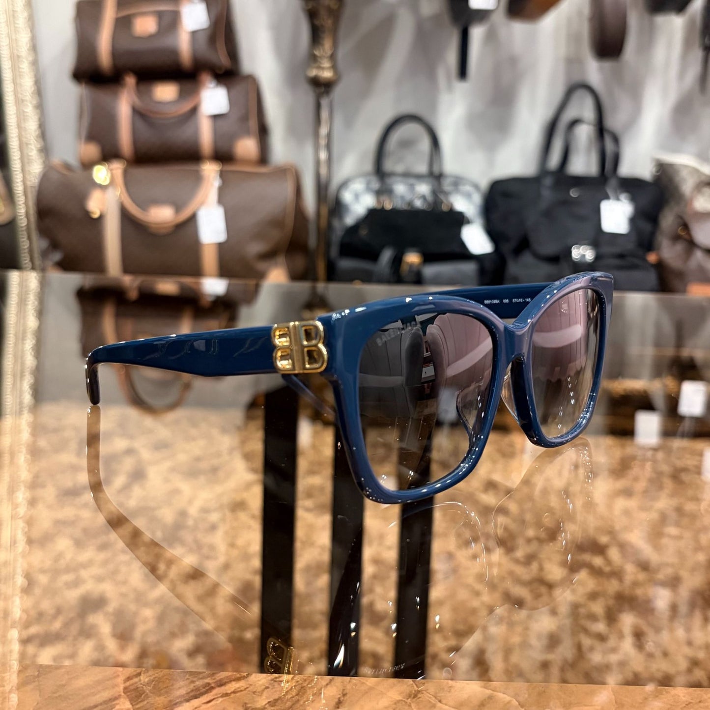 ALENCIAGA Sunglasses Eyewear 57□16-145 Black Frame Gradient Gray Lens Cat Eye Case & Cloth