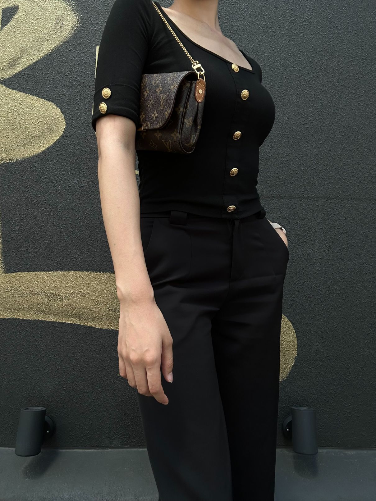 LOUIS VUITTON Monogram Favorite MM Chain ShoulderBAG　 with Shoulder Strap   Gold Hardware