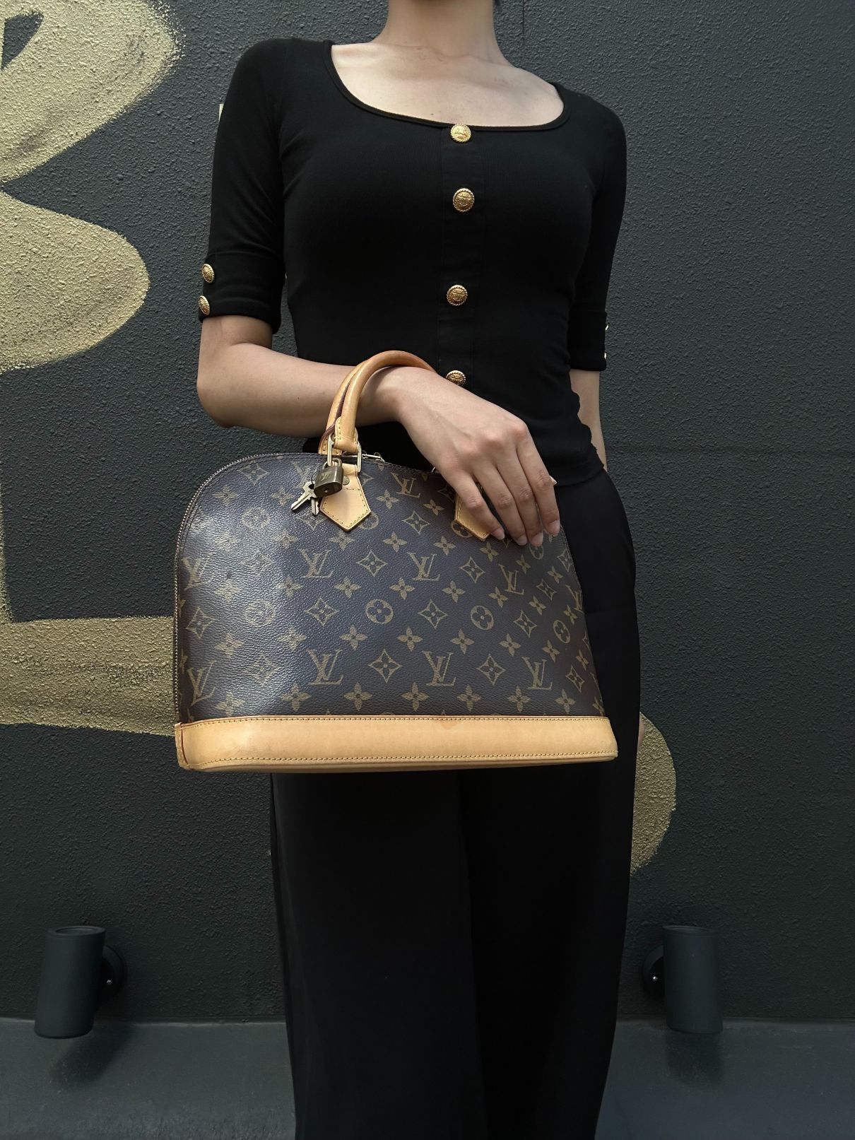 LOUIS VUITTON Monogram  Alma Dome Handbag  Brown Padlock And twoKeys