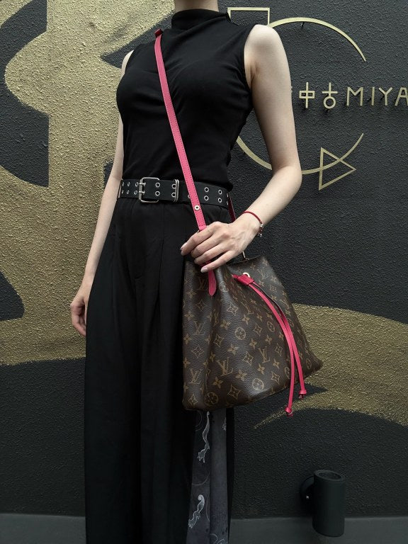 LOUIS VUITTON Monogram NeoNoe MM Bucket Bag Brown　Drawstring Shoulder Bag Gold Hardware