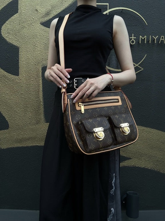 LOUIS VUITTON Monogram Hudson GM Shoulder Messenger Bag Brown Gold Hardware