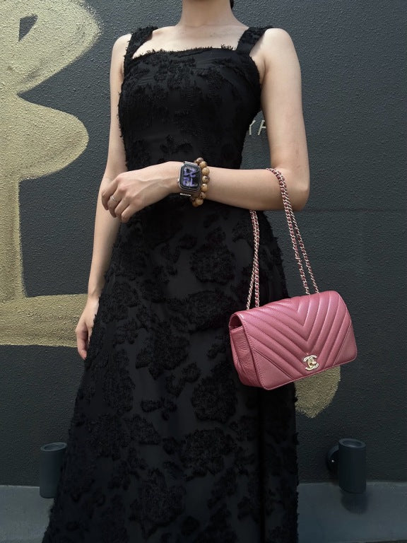 CHANEL Chevron V-stitch Red Calfskin Leather Flap Chain Crossbody Bag With Gold Hardware