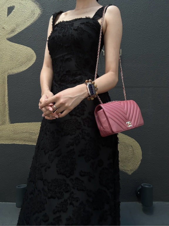 CHANEL Chevron V-stitch Red Calfskin Leather Flap Chain Crossbody Bag With Gold Hardware