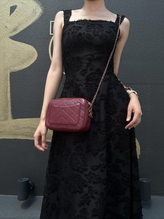 CHANEL Chevron V-stitch Red Calfskin Leather Flap Chain Crossbody Bag With Gold Hardware