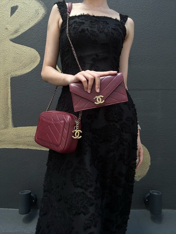 CHANEL Chevron V-stitch Red Calfskin Leather Flap Chain Crossbody Bag With Gold Hardware